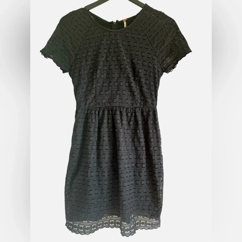 Free People Ladies Black Mini Lace Dress, Size 6 - Picture 2 of 8